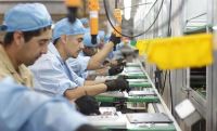 La producción sigue cayendo y empresas evalúan más despidos 