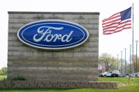 EE.UU puso impuesto del 100% a todos los autos importados 