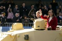 Militares acusados de torturar a soldados de Malvinas estuvieron en el desfile de Milei