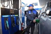 Desde que comenzaron los bombardeos a Irán, la nafta subió 6% en Argentina